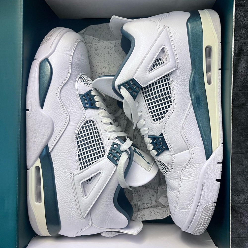 Air Jordan 4 Retro White / Oxidized Green size Mens 11